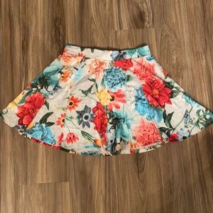 SO Floral gray skirt size large